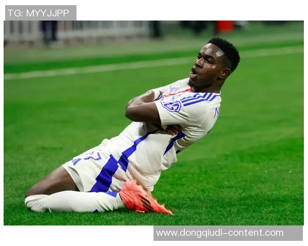 国王杯曼联逆转里昂全场沸腾战术解析与精彩瞬间回顾