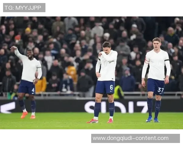 足总杯惊现冷门里昂狂胜莱比锡5-0红牌事件引发全场热议