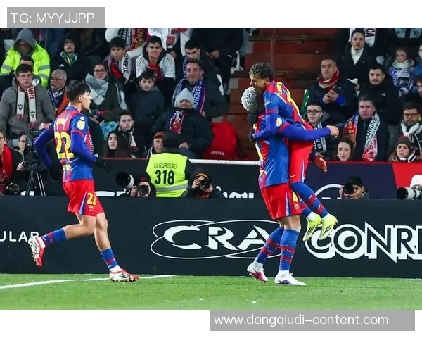 国王杯激战巴萨与巴黎圣日耳曼战成平局转会传闻引发球迷热议